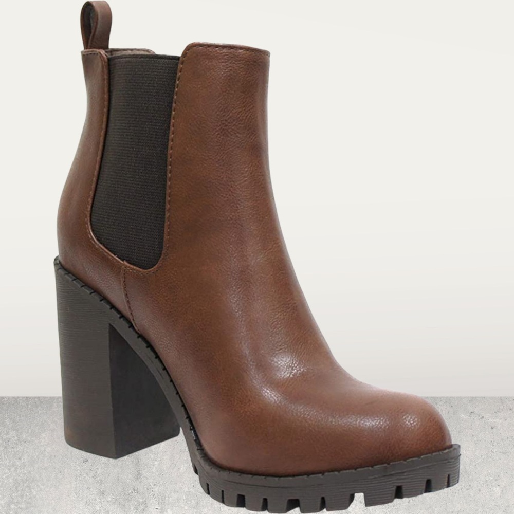 NWT Brown Ankle Boot by Soda 7.5